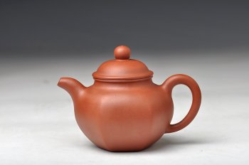 紫砂壶图片：曲峰老师义拍紫砂作品 青水泥六方掇球 雅安我们在一起 - 宜兴紫砂壶网