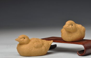 紫砂壶图片：一对好玩的段泥鸳鸯 - 宜兴紫砂壶网