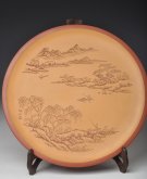 紫砂壶图片：王智斌老师义拍紫砂作品 山水挂盘 雅安我们在一起 - 宜兴紫砂壶网