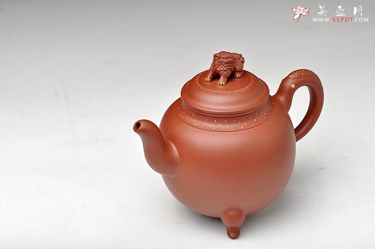 紫砂壶图片：昂然有力 手工点砂 全手三足瑞兽 真金点睛有气势 - 宜兴紫砂壶网