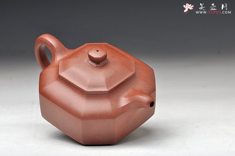 紫砂壶图片：浑厚沉稳 精工佳作  全手聚福八方  - 宜兴紫砂壶网