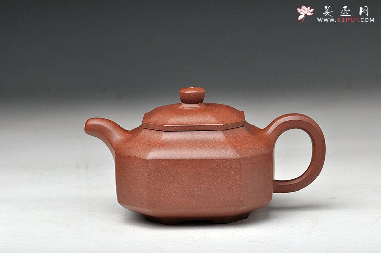 紫砂壶图片：浑厚沉稳 精工佳作  全手聚福八方  - 宜兴紫砂壶网