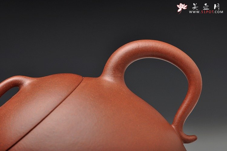 紫砂壶图片：清秀俊雅 陈进新品力作 全手秦权 - 宜兴紫砂壶网