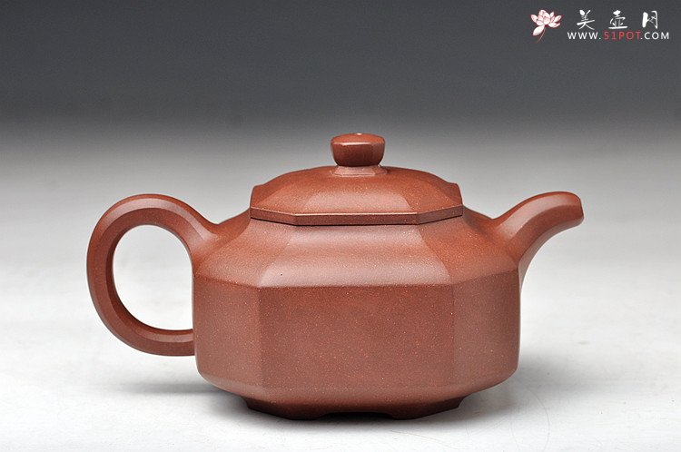 紫砂壶图片：浑厚沉稳 精工佳作  全手聚福八方  - 宜兴紫砂壶网