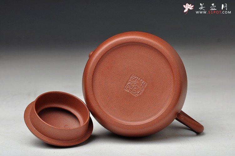 紫砂壶图片：清秀俊雅 陈进新品力作 全手秦权 - 宜兴紫砂壶网