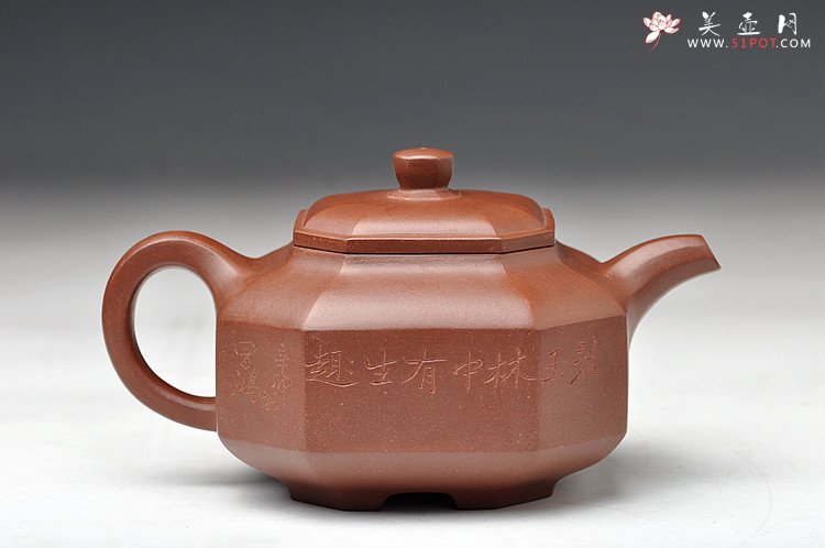 紫砂壶图片：方器经典之作 实力体现 全手八方侧角 国大师李昌鸿装饰 - 宜兴紫砂壶网