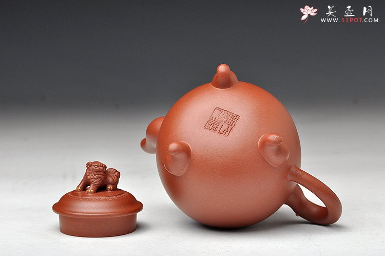 紫砂壶图片：昂然有力 手工点砂 全手三足瑞兽 真金点睛有气势 - 宜兴紫砂壶网