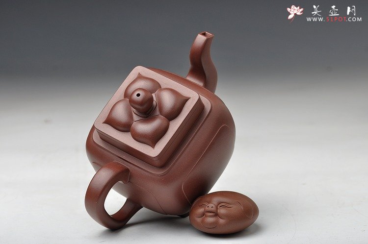 紫砂壶图片：精工大气 精品之作 全手工开光四方菱花 - 宜兴紫砂壶网