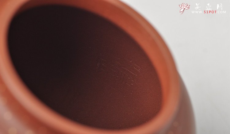 紫砂壶图片：昂然有力 手工点砂 全手三足瑞兽 真金点睛有气势 - 宜兴紫砂壶网