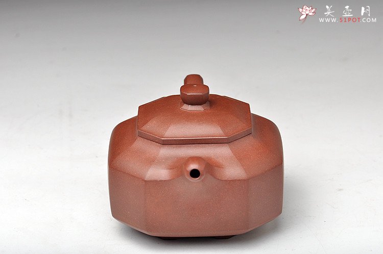 紫砂壶图片：浑厚沉稳 精工佳作  全手聚福八方  - 宜兴紫砂壶网