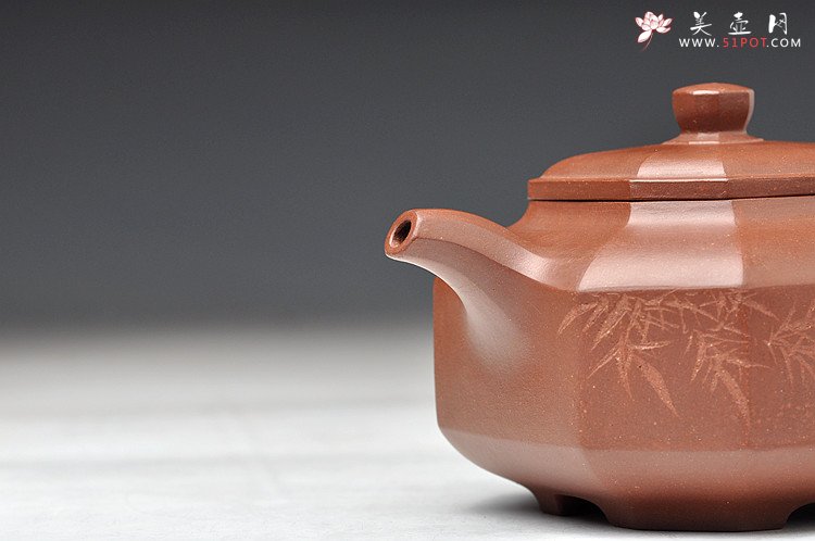 紫砂壶图片：方器经典之作 实力体现 全手八方侧角 国大师李昌鸿装饰 - 宜兴紫砂壶网