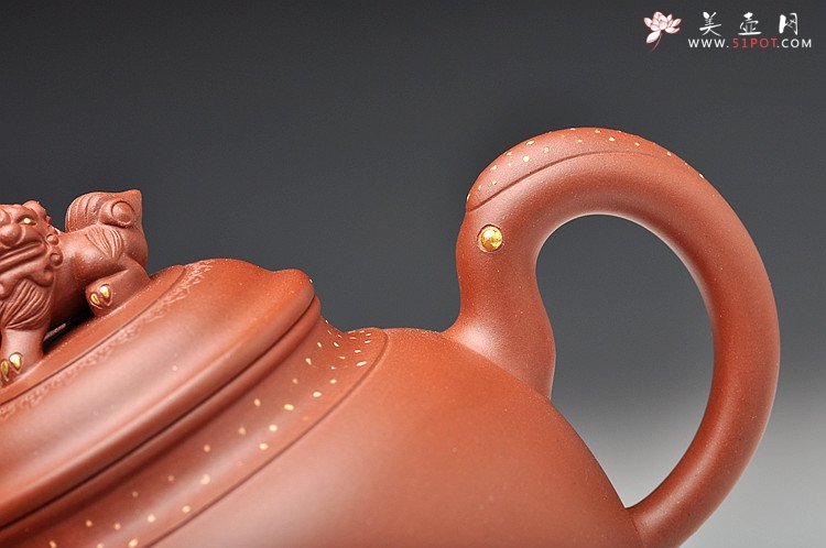 紫砂壶图片：昂然有力 手工点砂 全手三足瑞兽 真金点睛有气势 - 宜兴紫砂壶网