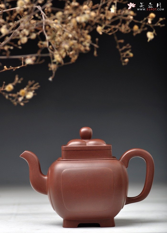 紫砂壶图片：精工大气 精品之作 全手工开光四方菱花 - 宜兴紫砂壶网