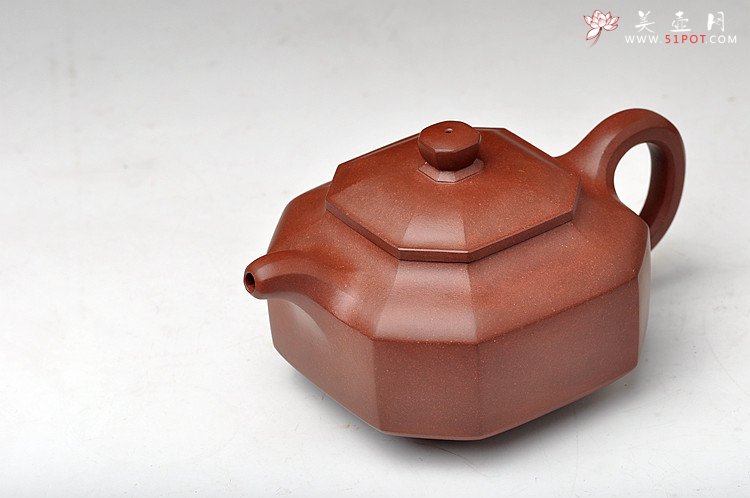 紫砂壶图片：浑厚沉稳 精工佳作  全手聚福八方  - 宜兴紫砂壶网