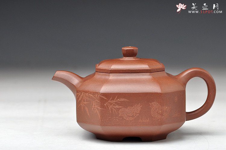 紫砂壶图片：方器经典之作 实力体现 全手八方侧角 国大师李昌鸿装饰 - 宜兴紫砂壶网