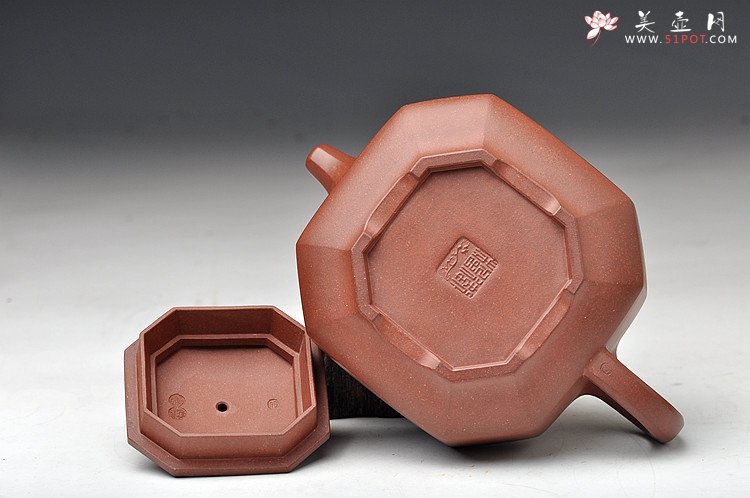 紫砂壶图片：浑厚沉稳 精工佳作  全手聚福八方  - 宜兴紫砂壶网