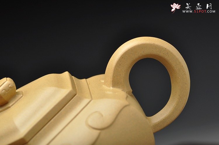 紫砂壶图片：何卫枫最新力作 别具一格 典雅大方 全手六方如意 - 宜兴紫砂壶网