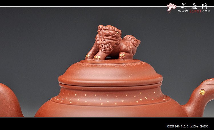 紫砂壶图片：昂然有力 手工点砂 全手三足瑞兽 真金点睛有气势 - 宜兴紫砂壶网