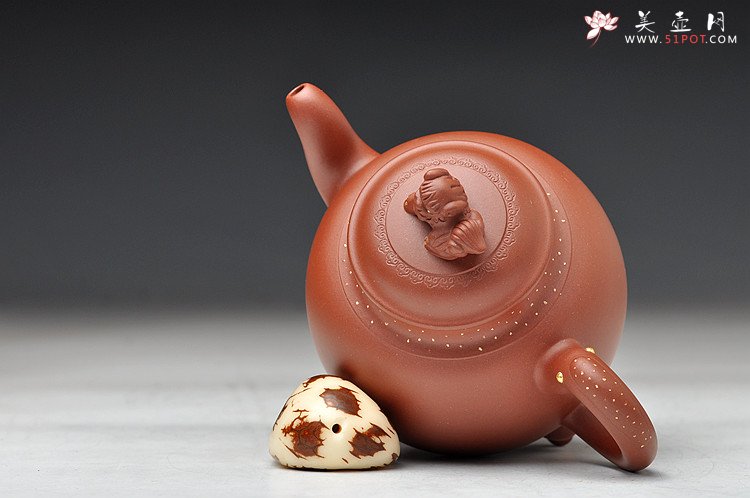 紫砂壶图片：昂然有力 手工点砂 全手三足瑞兽 真金点睛有气势 - 宜兴紫砂壶网