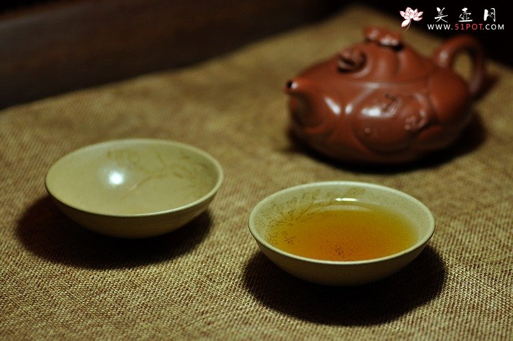 紫砂壶图片：雅致品茗杯 荷叶情思 乳香杯 - 宜兴紫砂壶网