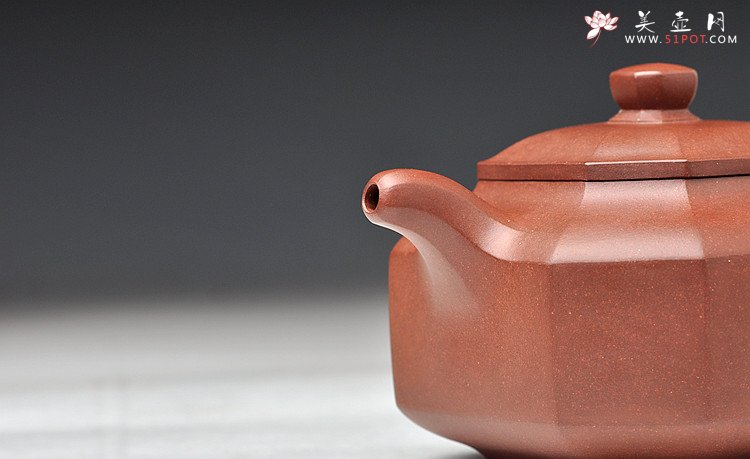 紫砂壶图片：浑厚沉稳 精工佳作  全手聚福八方  - 宜兴紫砂壶网