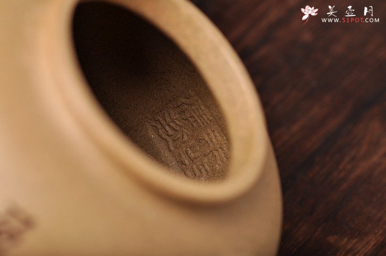 紫砂壶图片：摹古之作 古朴动人 全手大彬圆钮 老段泥 - 宜兴紫砂壶网