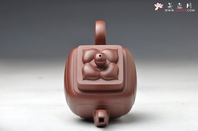 紫砂壶图片：精工大气 精品之作 全手工开光四方菱花 - 宜兴紫砂壶网