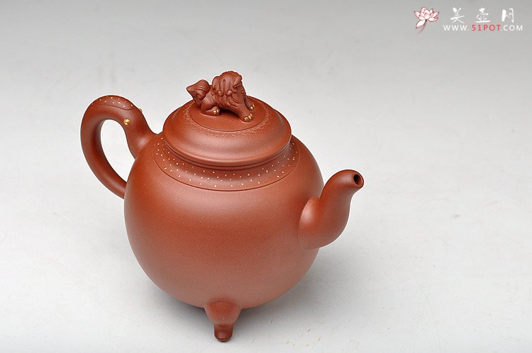 紫砂壶图片：昂然有力 手工点砂 全手三足瑞兽 真金点睛有气势 - 宜兴紫砂壶网