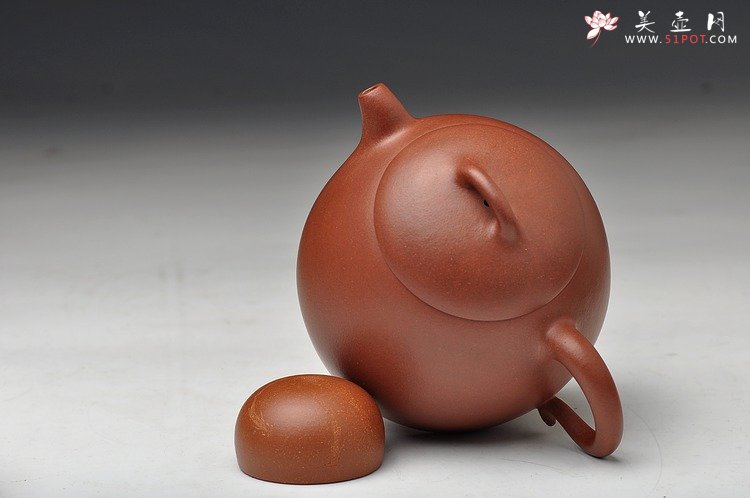 紫砂壶图片：清秀俊雅 陈进新品力作 全手秦权 - 宜兴紫砂壶网