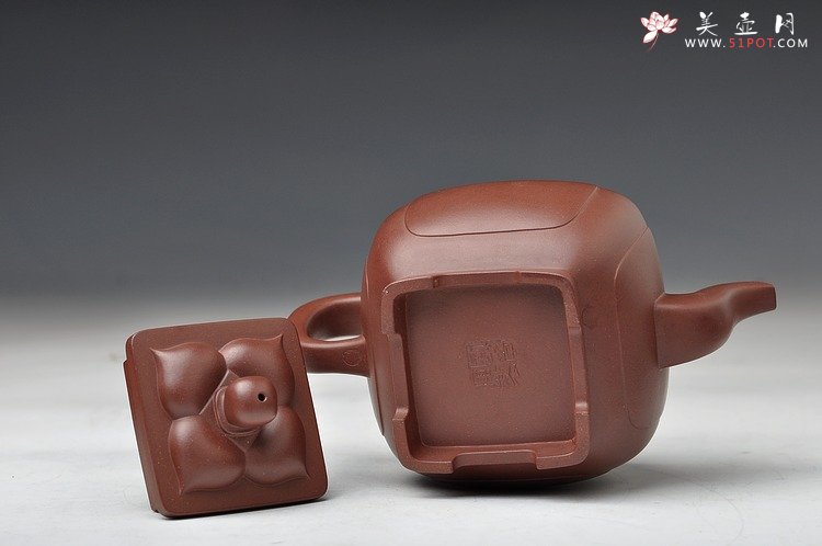 紫砂壶图片：精工大气 精品之作 全手工开光四方菱花 - 宜兴紫砂壶网