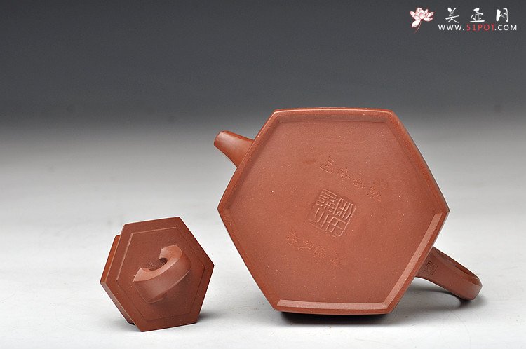 紫砂壶图片：史金妹经典代表作 全手秤砣六方 国大师李昌鸿即兴装饰 - 宜兴紫砂壶网