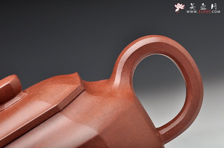 紫砂壶图片：浑厚沉稳 精工佳作  全手聚福八方  - 宜兴紫砂壶网