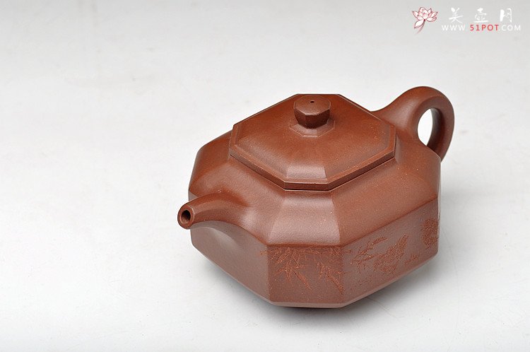 紫砂壶图片：方器经典之作 实力体现 全手八方侧角 国大师李昌鸿装饰 - 宜兴紫砂壶网