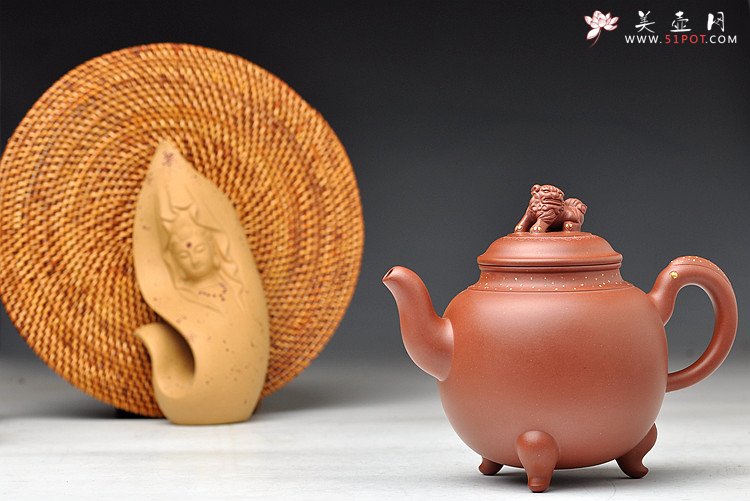 紫砂壶图片：昂然有力 手工点砂 全手三足瑞兽 真金点睛有气势 - 宜兴紫砂壶网