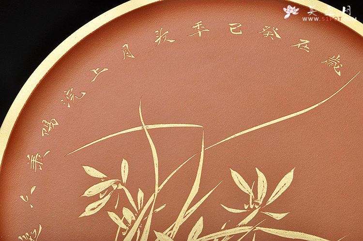 紫砂壶图片：似兰斯馨 文房挂盘 刻绘清新 - 宜兴紫砂壶网