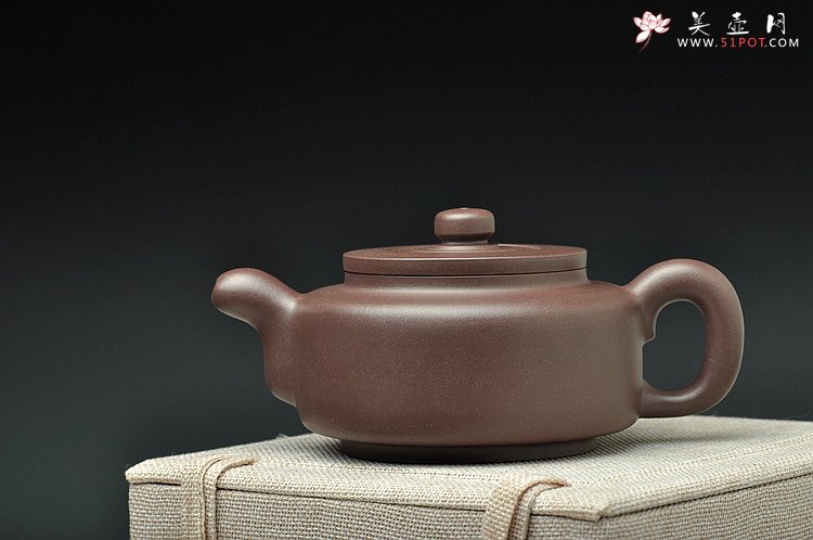 紫砂壶图片：端庄沉稳 内敛 陈进力作 精工紫茄泥   全手德韵 - 宜兴紫砂壶网