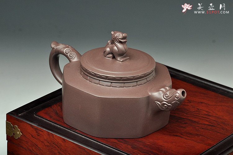 紫砂壶图片：陈进最新力作 大气厚重  全手中华情 送礼精品 - 宜兴紫砂壶网