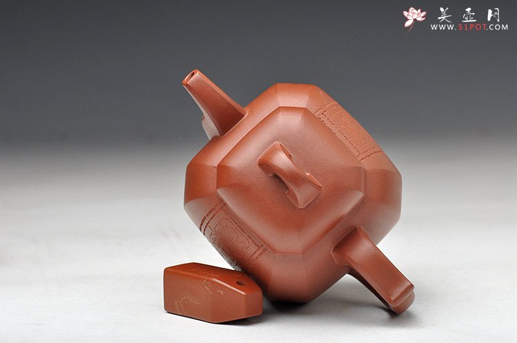 紫砂壶图片：史金妹经典代表作 端庄典雅 全手工八仙过海之八方福壶 - 宜兴紫砂壶网