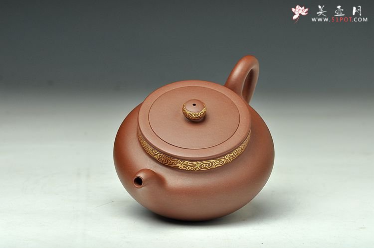 紫砂壶图片：曲峰原创作品 典雅大气 全手雍和 宫廷风格 - 宜兴紫砂壶网