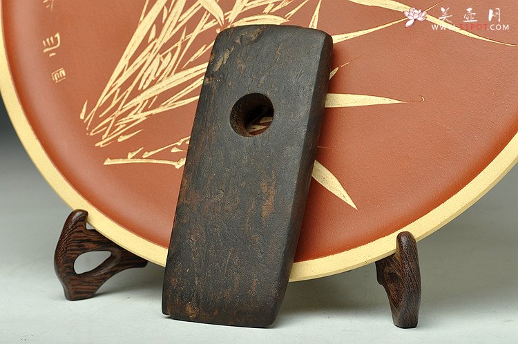 紫砂壶图片：似兰斯馨 文房挂盘 刻绘清新 - 宜兴紫砂壶网