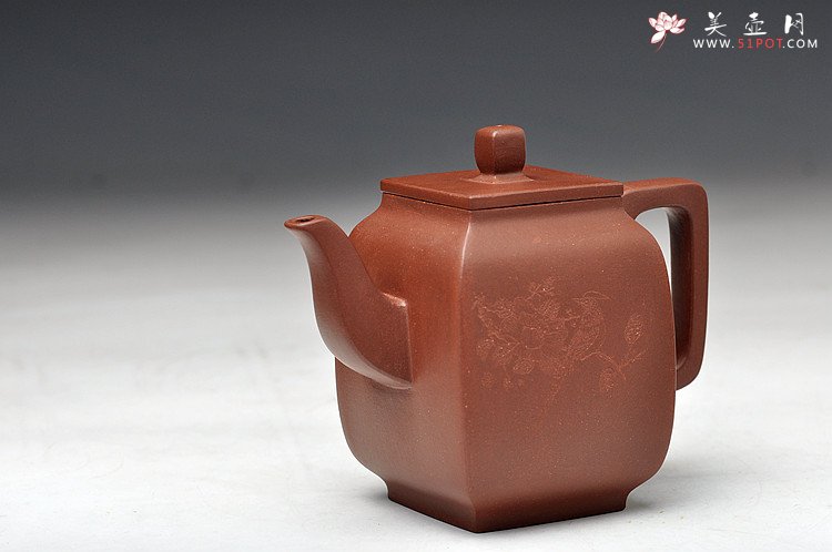 紫砂壶图片：优雅的方器 女中方器好手 全手玉亭四方 国大师李昌鸿装饰 - 宜兴紫砂壶网
