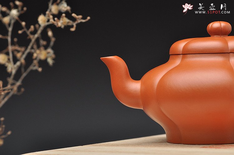 紫砂壶图片：酒虎最新作品 六瓣梅 黄金朱泥 精妙如花 - 宜兴紫砂壶网