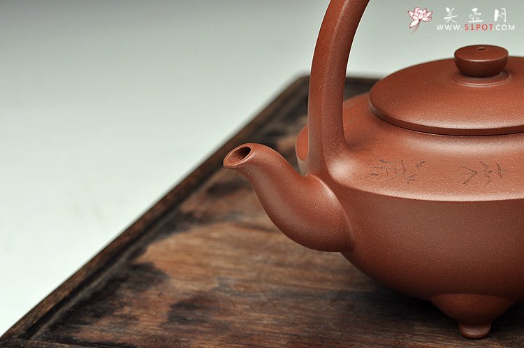 紫砂壶图片：难度极大之全手工望月提梁 中书协刘世涛装饰 收藏佳品 - 宜兴紫砂壶网
