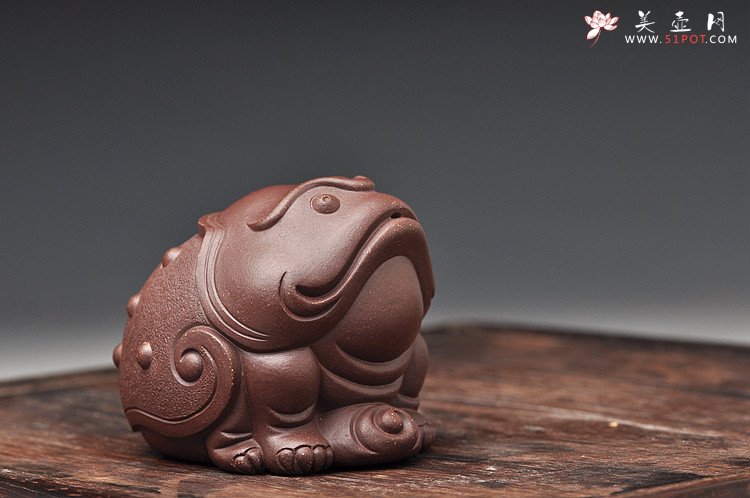 紫砂壶图片：古体蟾蜍踏云 - 宜兴紫砂壶网