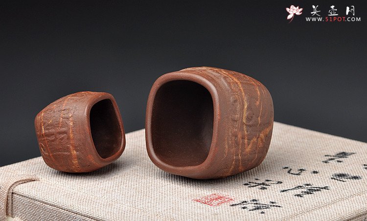 紫砂壶图片：美壶网专属定做 一家亲 古朴汉韵杯 全手工紫砂魅力 - 宜兴紫砂壶网