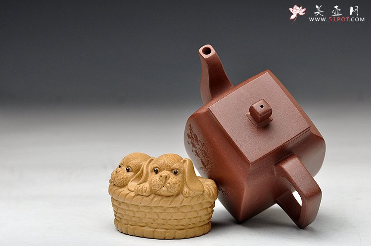 紫砂壶图片：优雅的方器 女中方器好手 全手玉亭四方 国大师李昌鸿装饰 - 宜兴紫砂壶网