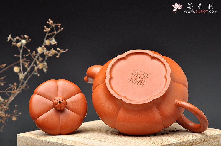 紫砂壶图片：酒虎最新作品 六瓣梅 黄金朱泥 精妙如花 - 宜兴紫砂壶网