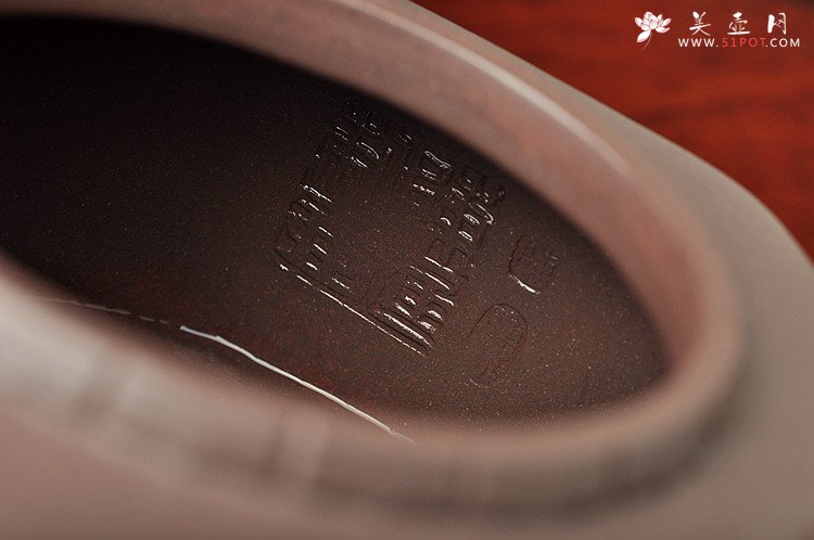 紫砂壶图片：陈进最新力作 大气厚重  全手中华情 送礼精品 - 宜兴紫砂壶网