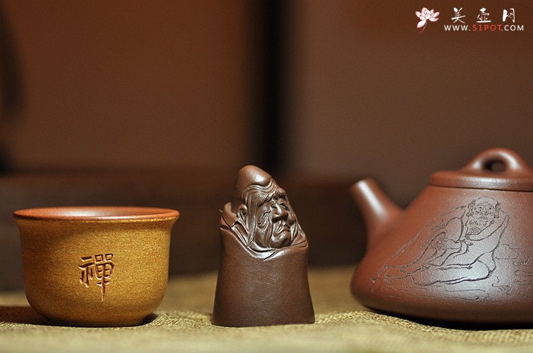 紫砂壶图片：石丁最新作品 清韵杯 装饰古味瓶兰 - 宜兴紫砂壶网