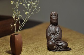 紫砂壶图片：慈悲祥和   坐观音 - 宜兴紫砂壶网